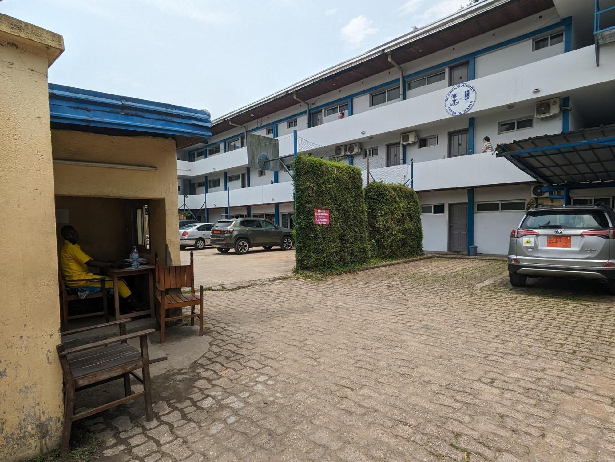 Hotel Foyer Du Marin Douala Esterno foto