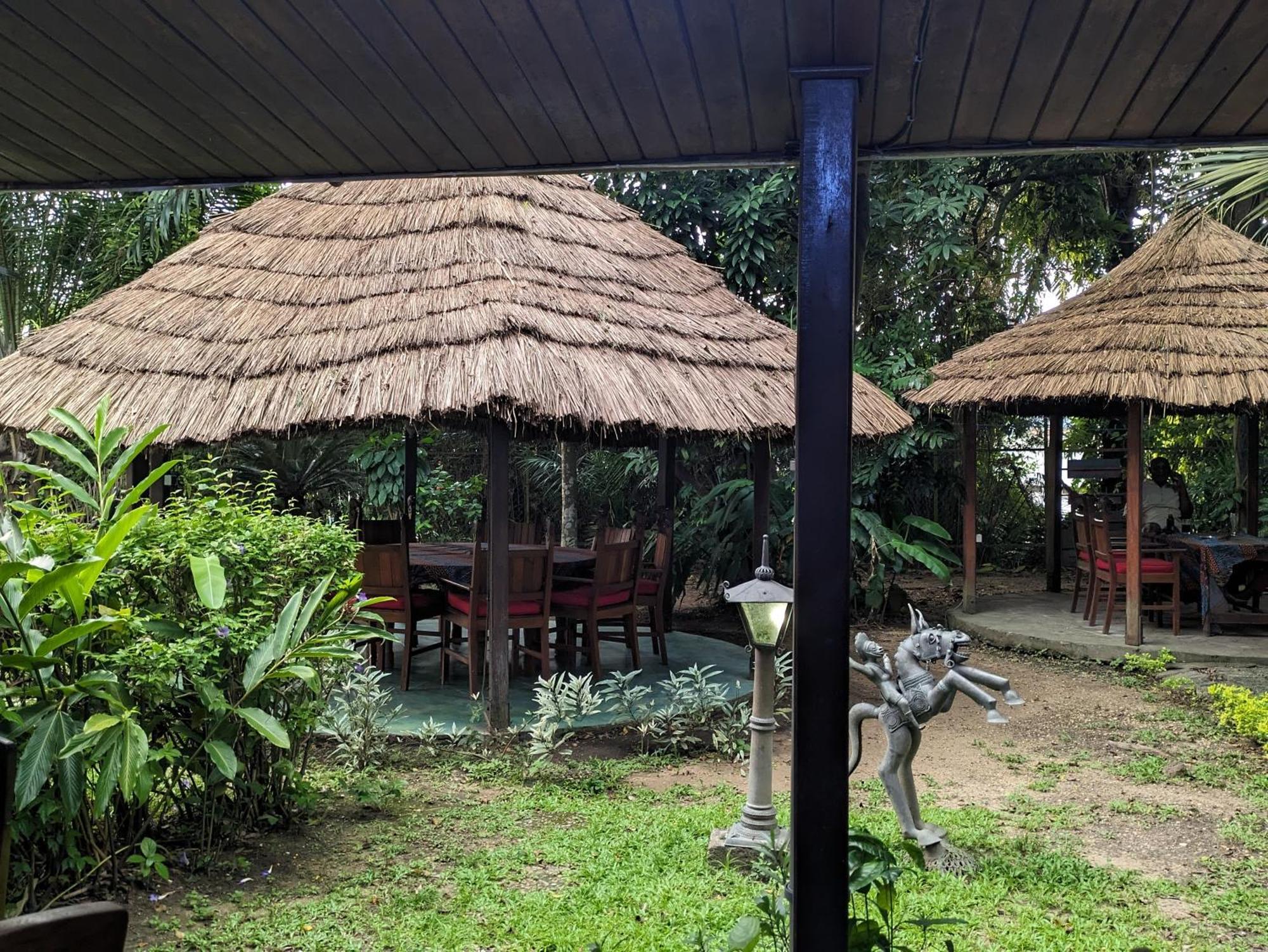 Hotel Foyer Du Marin Douala Esterno foto